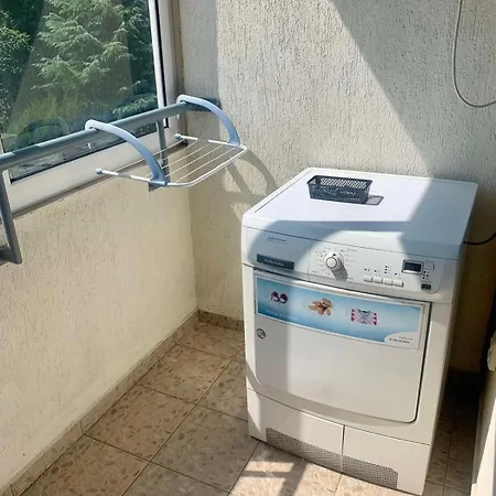 Asinela с гараж Burgasz