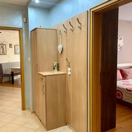 Asinela с гараж * Burgasz