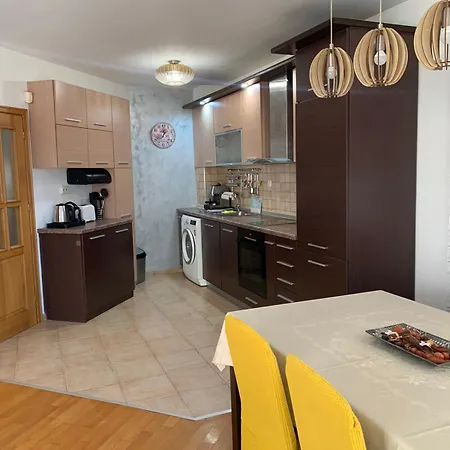 Asinela с гараж Apartman