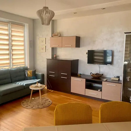 Apartman Asinela с гараж Burgasz