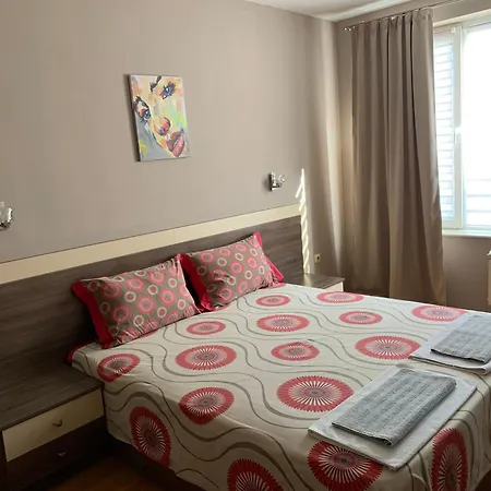 Asinela с гараж Apartman Burgasz