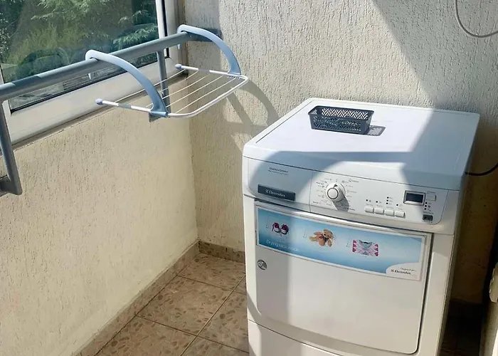 Asinela с гараж 부르가스