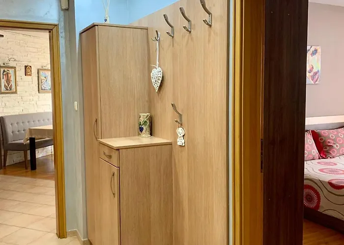 Asinela с гараж * 부르가스